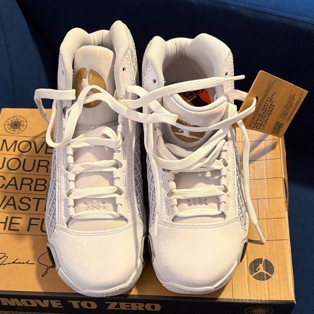 Jordan Kids Shoes in White and Gold